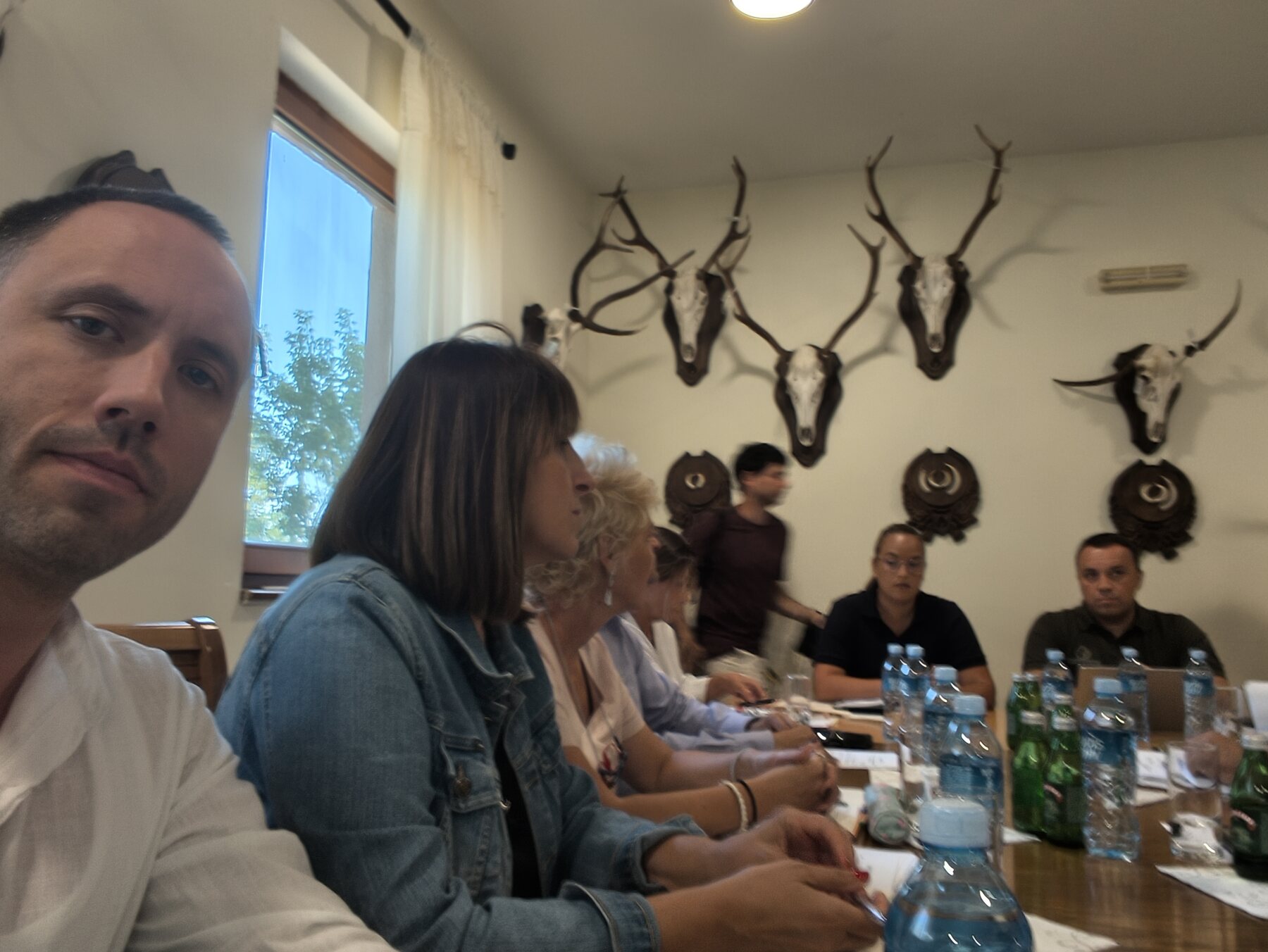 Učesnici radnog sastanka u sali Edukativnog centra „Čardak