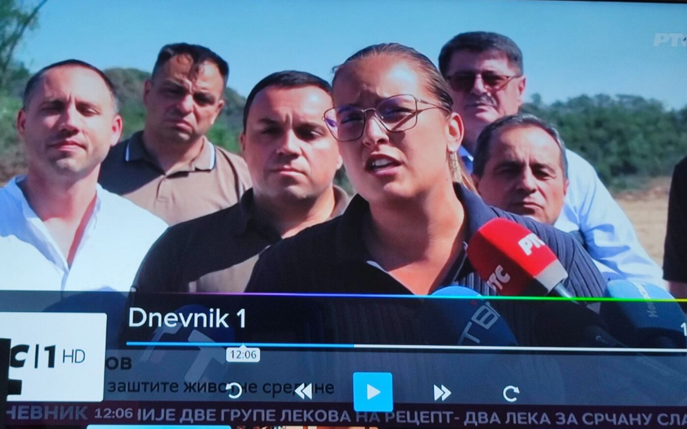 Ministarka Sara Pavkov daje izjavu na Deliblatskoj peščari, prilog RTS Dnevnika 1 od 17. avgusta 2026